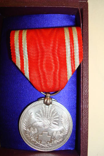 JAPANESE REDCROSS MEDAL CASED