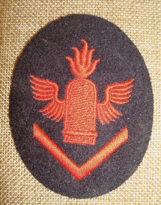 WWII GERMAN LIGHT ANTI-AIRCRAFT ARTILLERY GUN CHIEF'S SPECIALTY TRADE BADGE