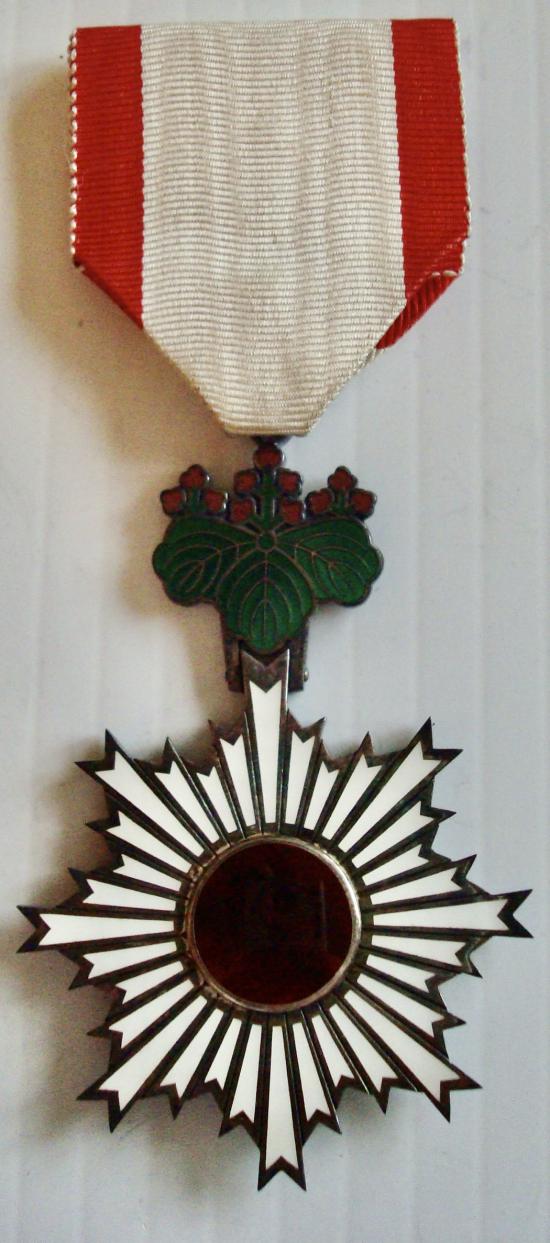 WWII JAPANESE ORDER OF THE RISING SUN MEDAL