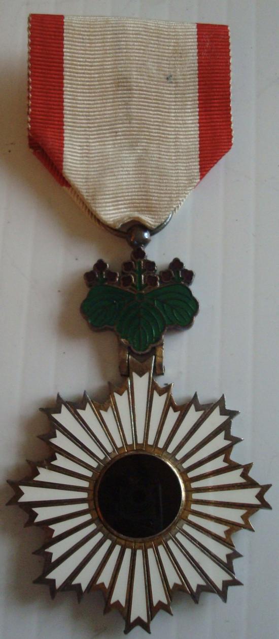 WWII JAPANESE ORDER OF THE RISING SUN MEDAL