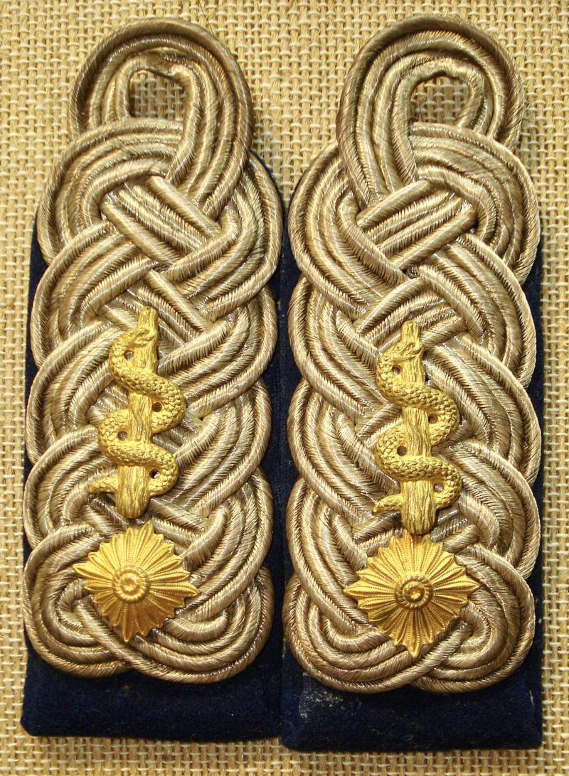 WWII GERMAN MEDICAL OBERSTLEUTNANT'S SHOULDER BOARD